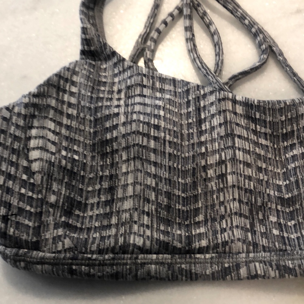 Lululemon size 4 sports bra